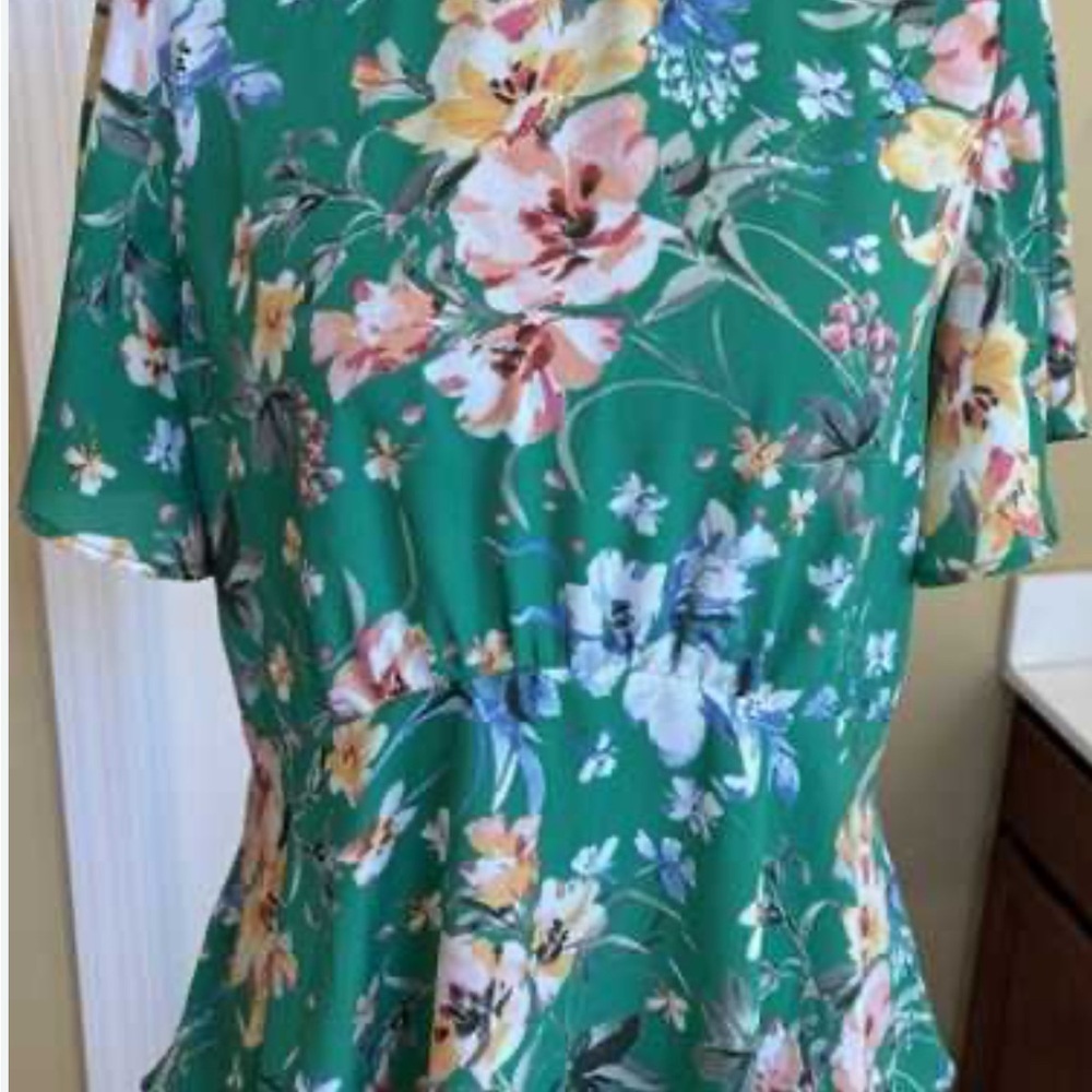 LOFT Green Floral Blouse - Picture 4 of 5